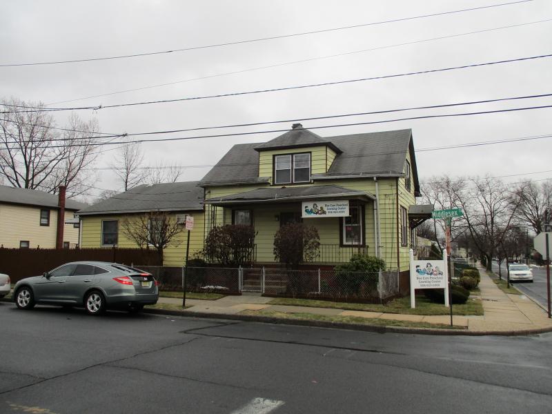 918 Lincoln St - Photo 1