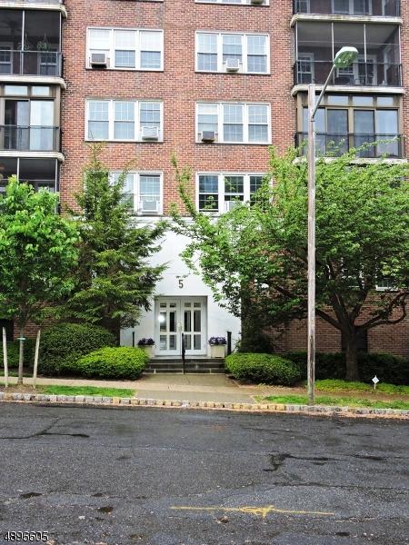 5 Roosevelt Pl C002r - Photo 1