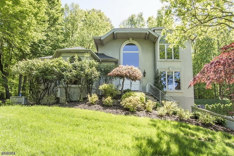 401 Crocus Hl - Photo 1