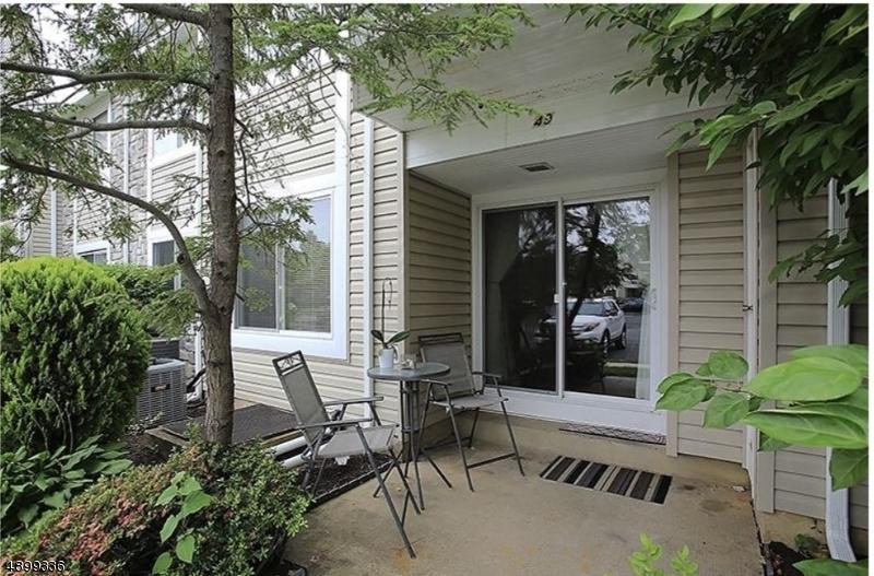 49 Chatham Sq - Photo 1