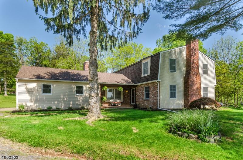 16 Sleepy Hollow Dr - Photo 1