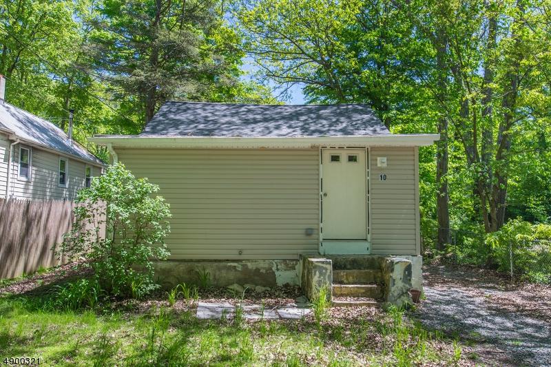 10 Yorktown Rd - Photo 1