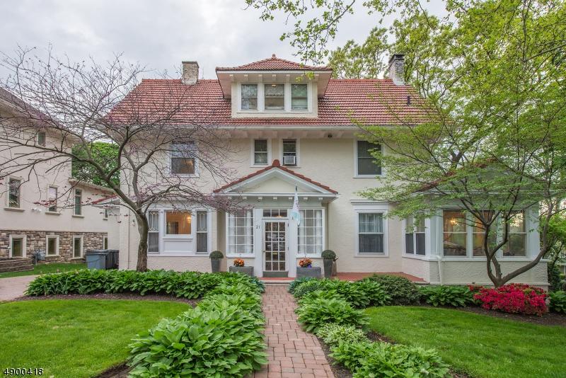 21 Edgewood Ave - Photo 1