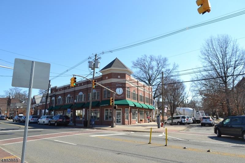 439 W South Ave - Photo 1
