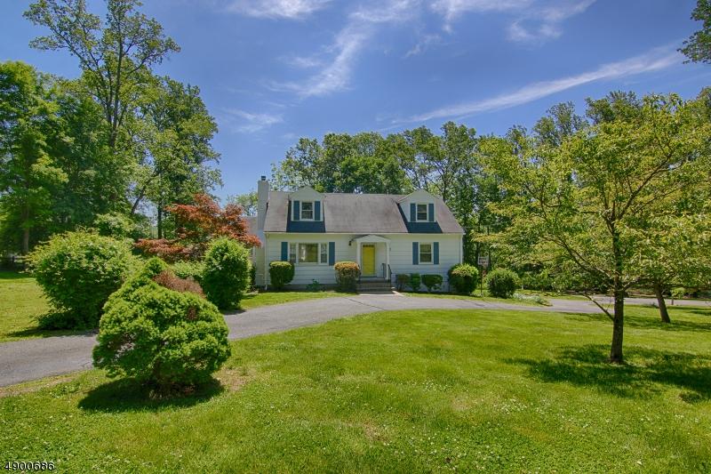 40 Lindabury Ave - Photo 1