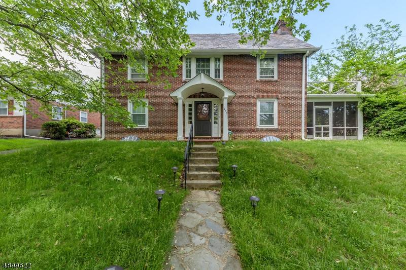 439 Barrymore St - Photo 1
