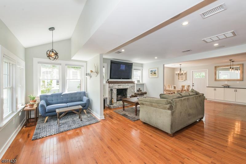 776 Broad St - Photo 1