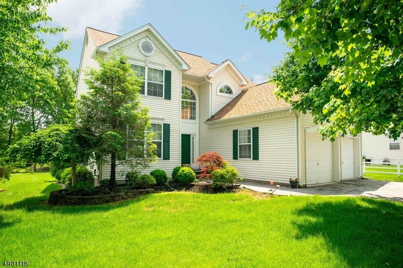 22 Huntley Way - Photo 1
