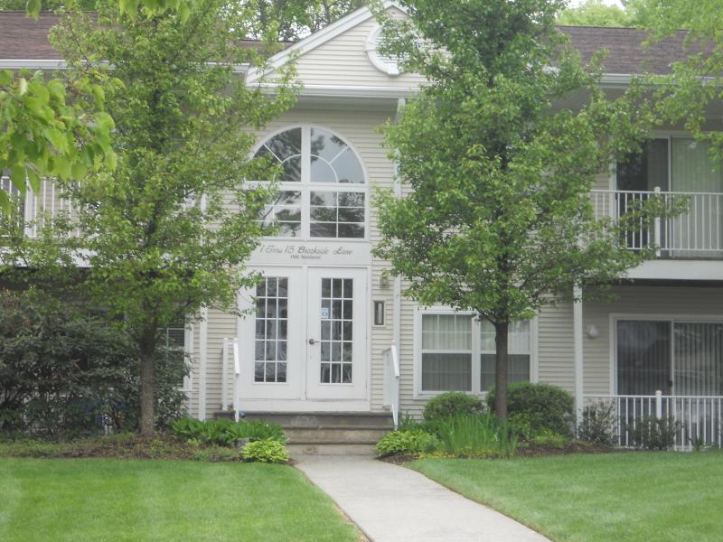 1 Brookside Ln - Photo 1