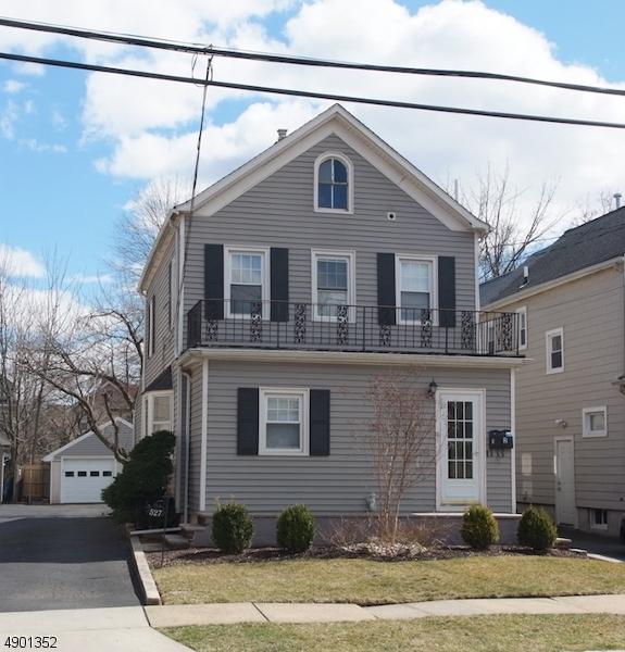 527 Downer St - Photo 1