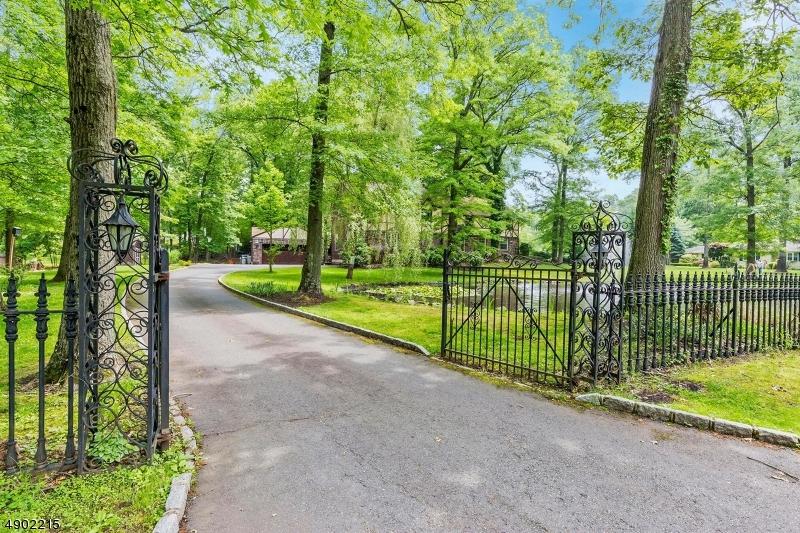 18 Southfield Rd - Photo 1