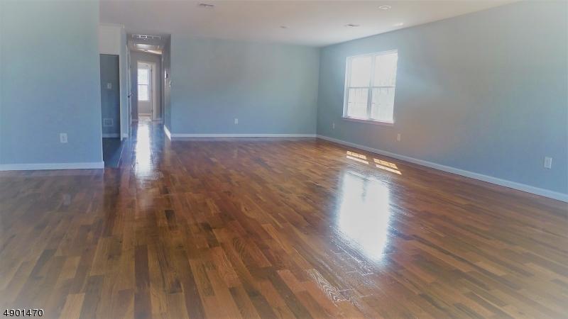 546 S Park St - Photo 1