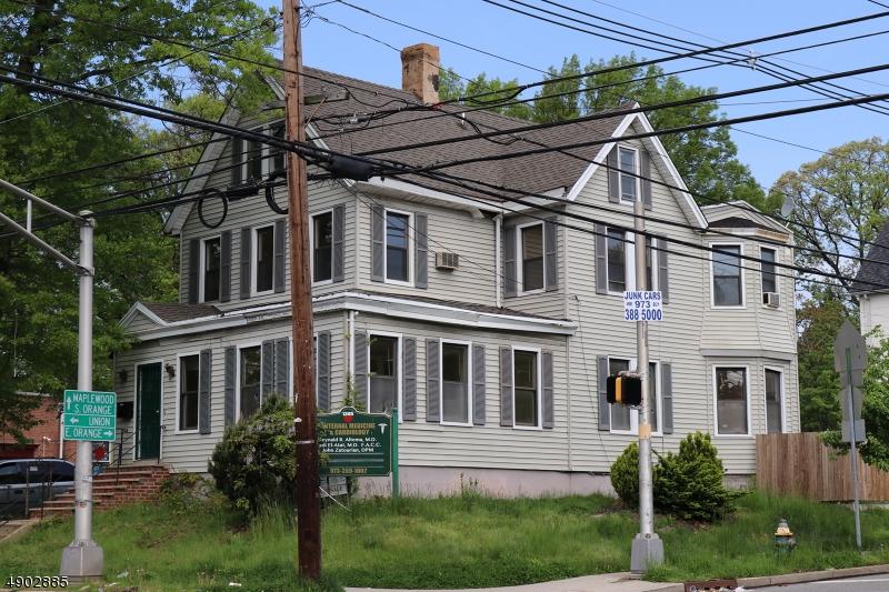 1395 Clinton Ave - Photo 1