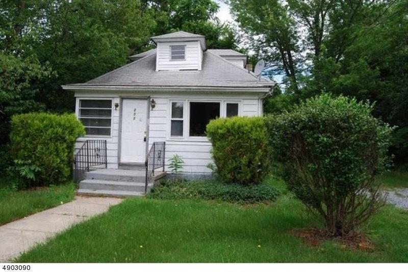 221 Truman Ave - Photo 1