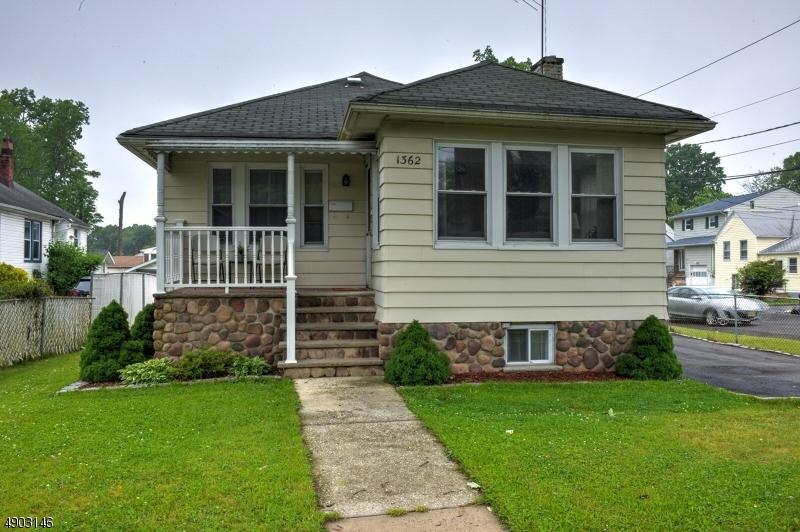 1362 Liberty Ave - Photo 1