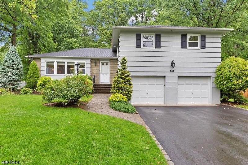 1335 Grandview Ave - Photo 1