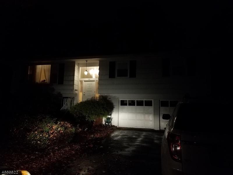 404 Chelsea St - Photo 1