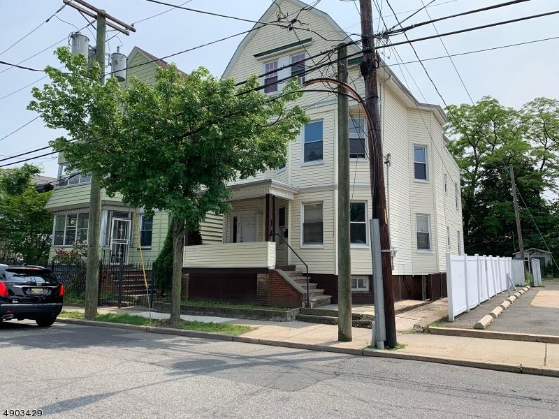 216 Oakwood Ave - Photo 1