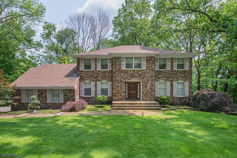 4 Oakwood Ct - Photo 1