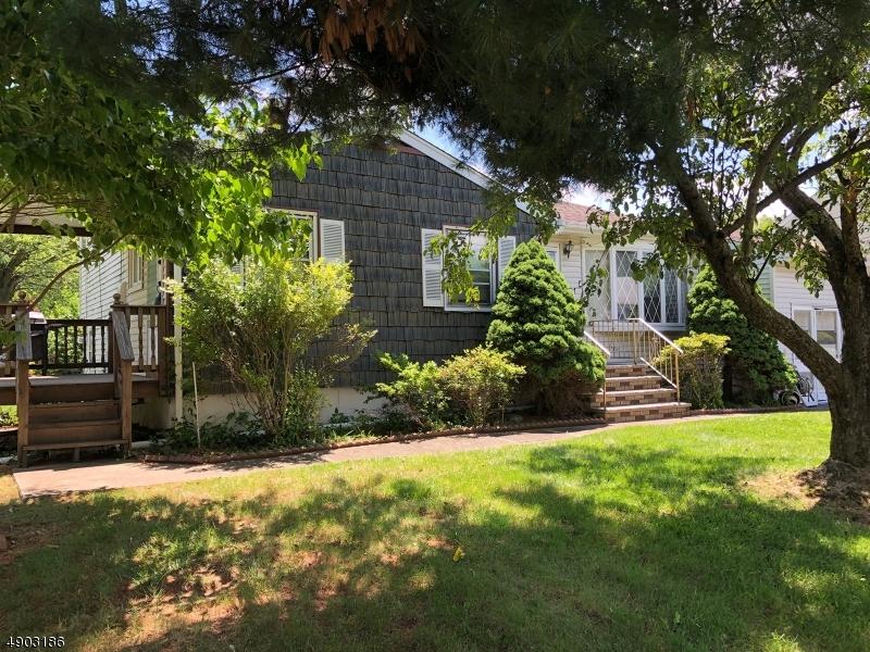 10 Lynn Pl - Photo 1