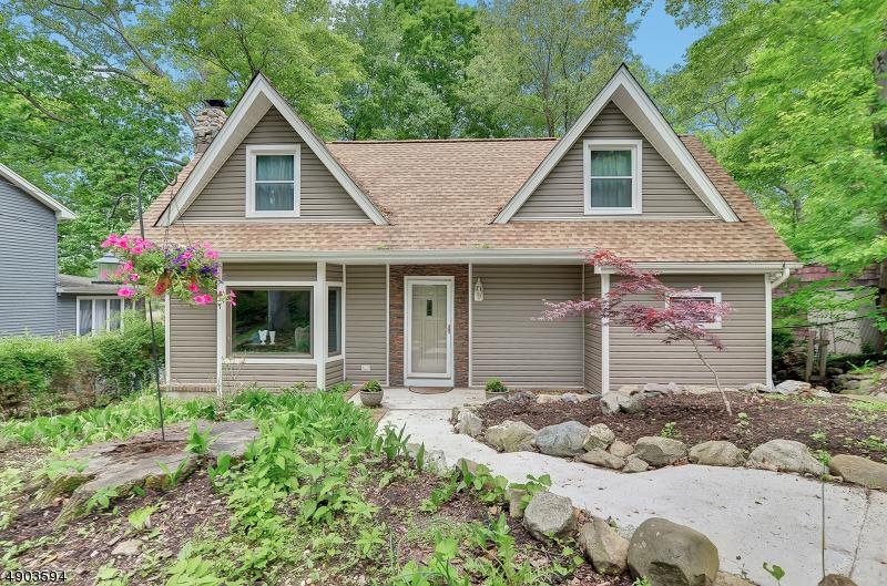 157 Lakeview Ave - Photo 1