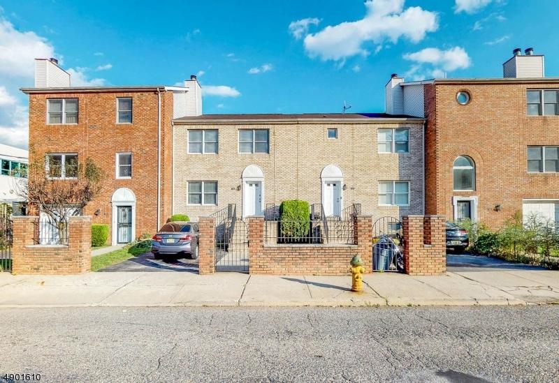 115 Arlington St - Photo 1