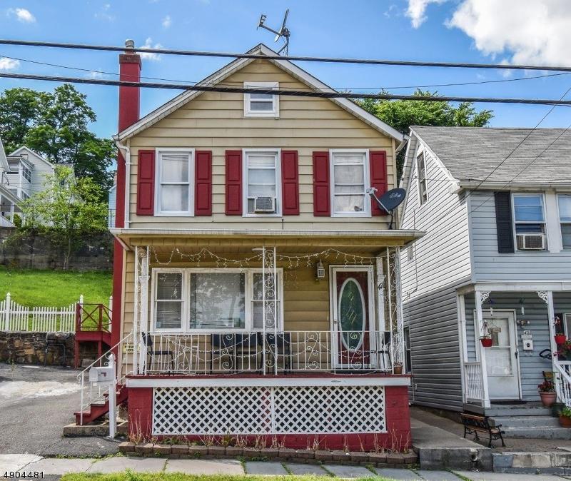 47 Thompson Ave - Photo 1