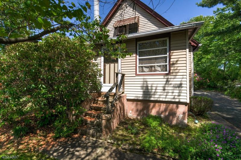 597 Howard Ave - Photo 1