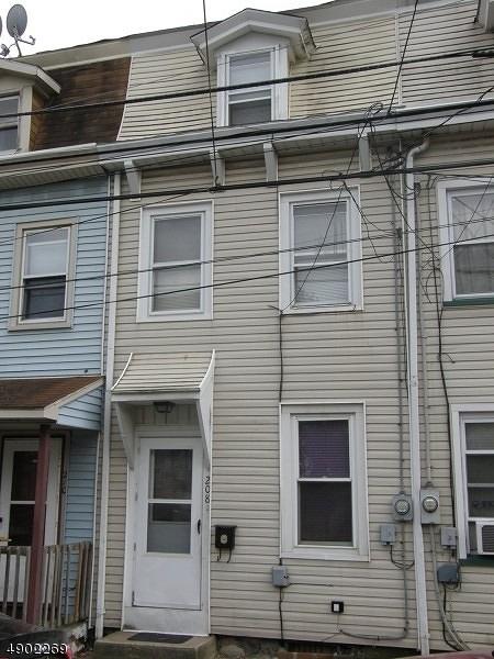 208 Washington St - Photo 1