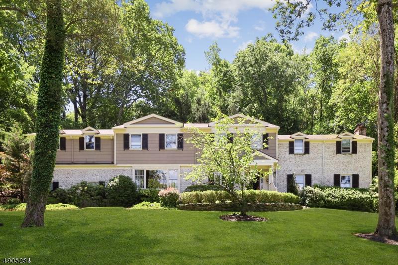 52 Hawthorne Rd - Photo 1