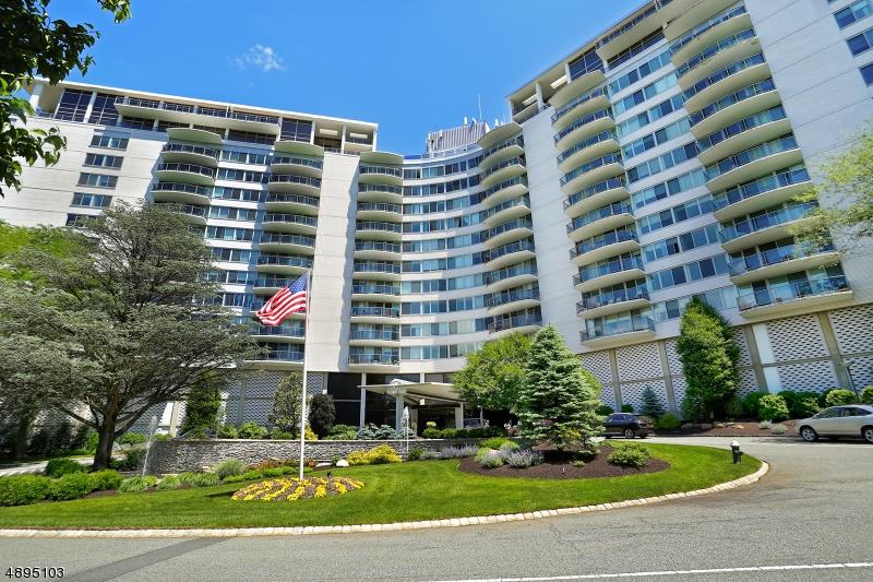 1 Claridge Dr 901 - Photo 1