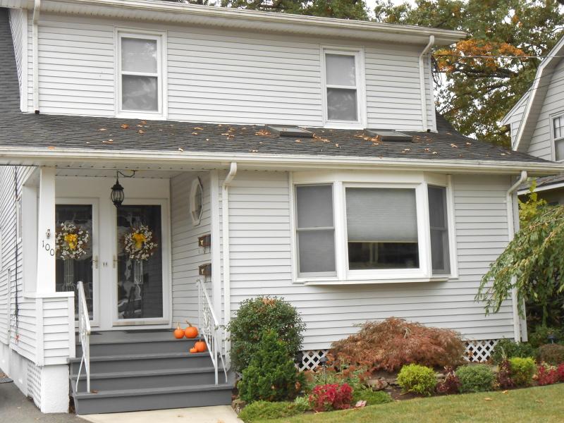 100 Post Ave - Photo 1