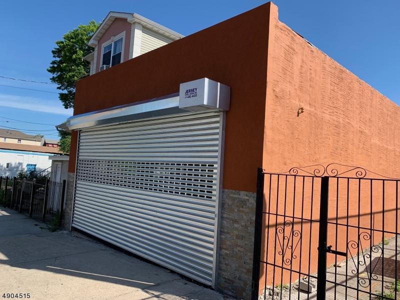 380 Hawthorne Ave - Photo 1