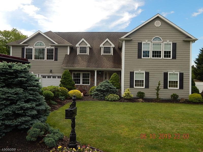901 Gates Ave - Photo 1