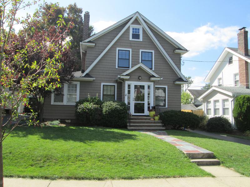 926 Irving Ave - Photo 1