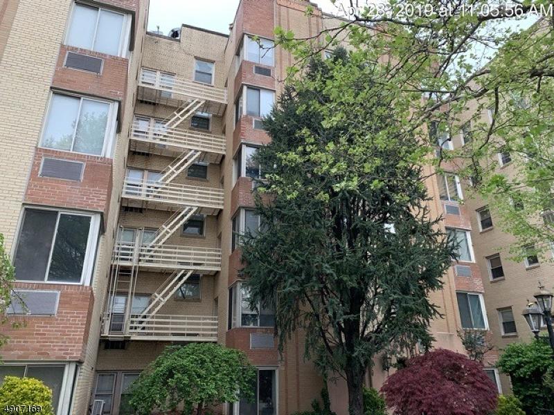 19 Lyons Ave - Photo 1