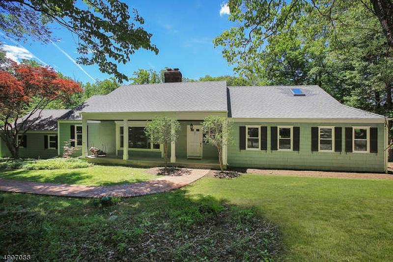 16 Oak Knoll Rd - Photo 1