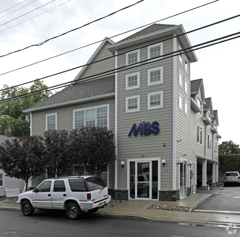 215 Myrtle Ave - Photo 1