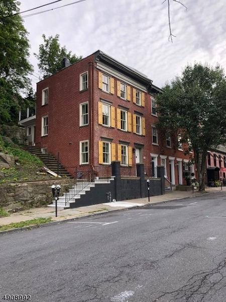 130 Spring Garden - Photo 1
