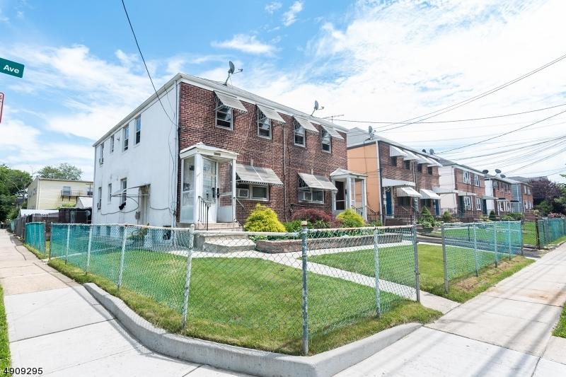 1061 Cross Ave - Photo 1