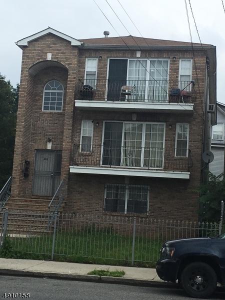 469 Hawthorne Ave - Photo 1