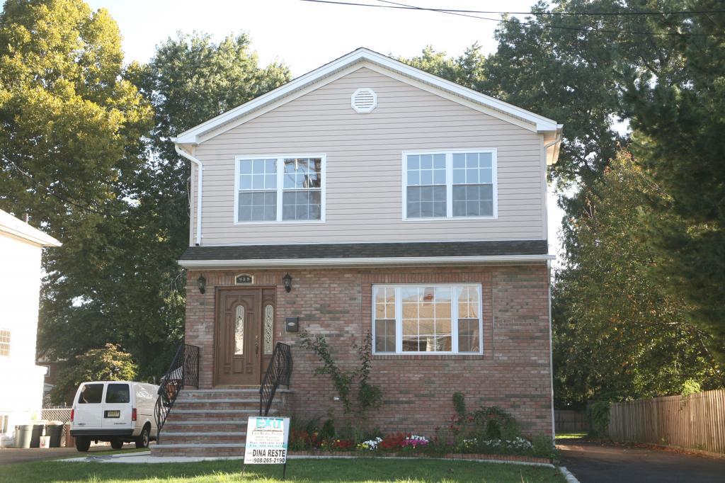 989 W Chestnut St - Photo 1