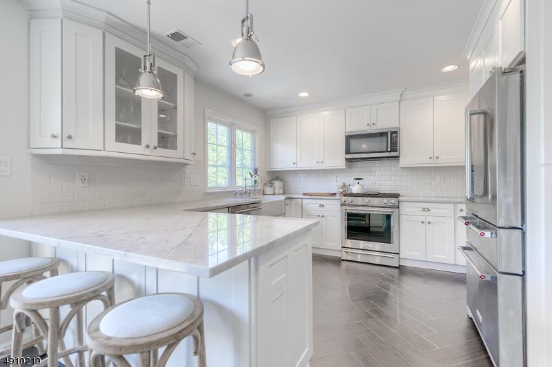 10 Keats Way - Photo 1