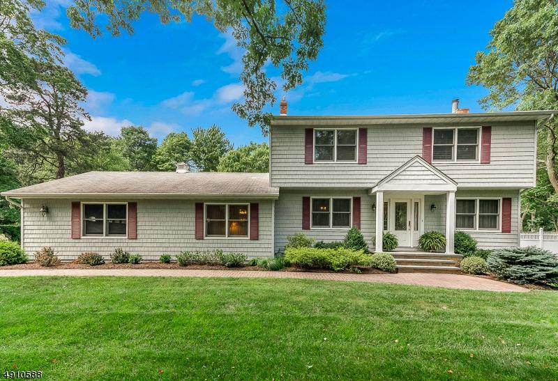 8 Cathy Pl - Photo 1