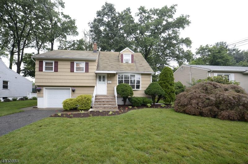 64 Hawthorne Ave - Photo 1