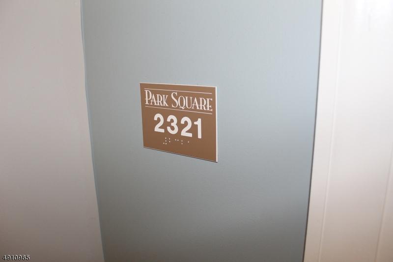 2 Park Sq - Photo 1