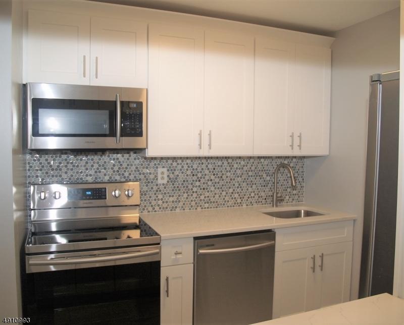 111 Mulberry St 4W - Photo 1