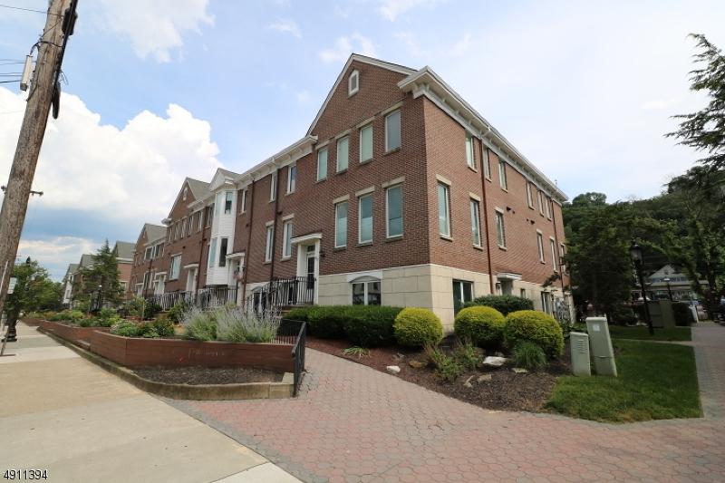 60 E Blackwell St - Photo 1