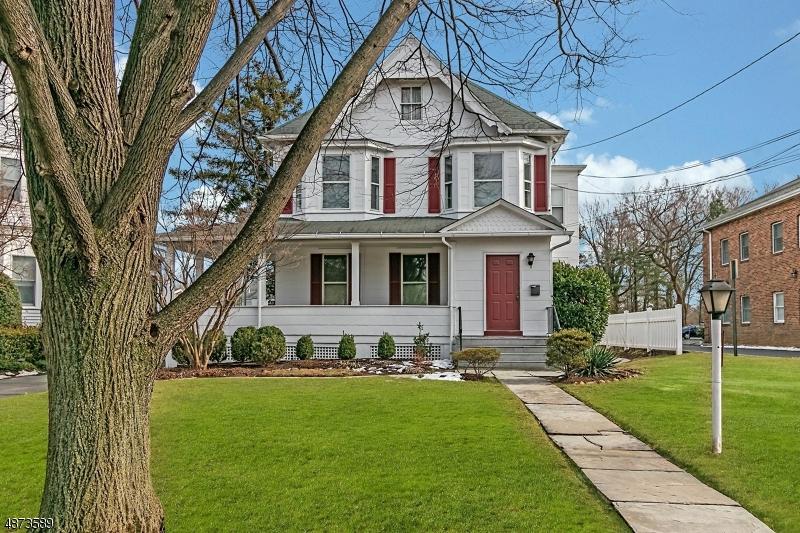 526 E Broad St - Photo 1