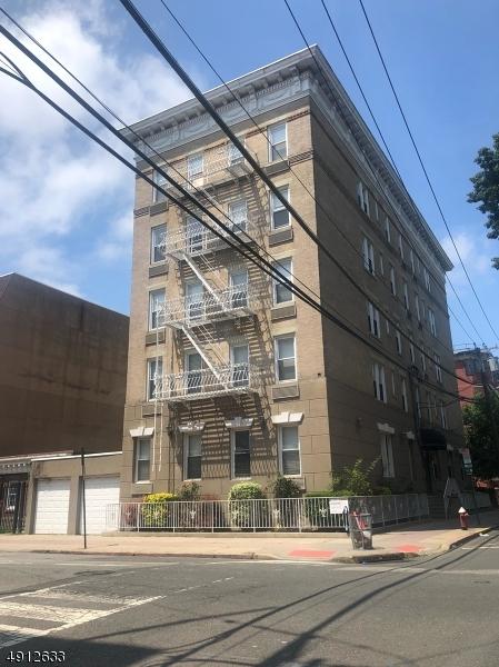 734 Adams St - Photo 1